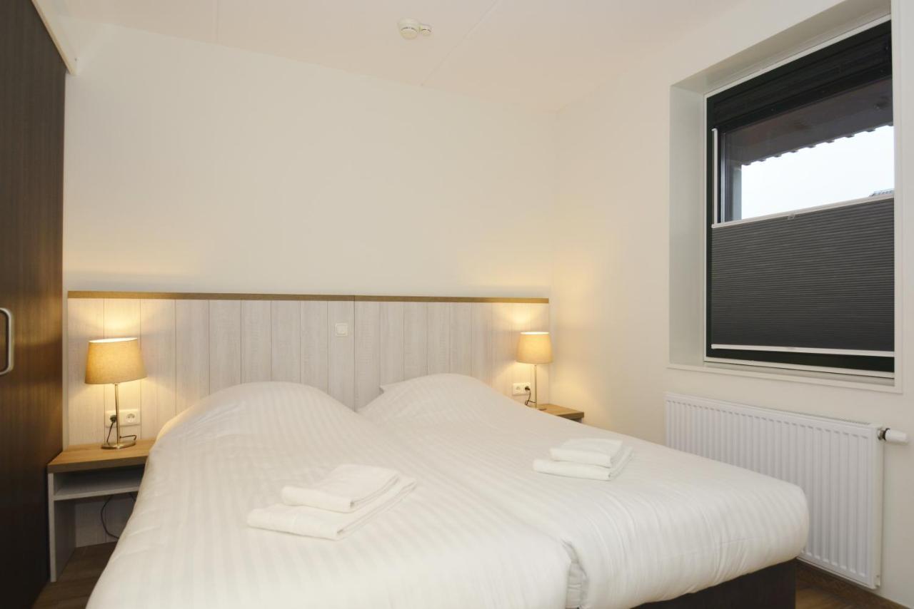 Hotel Graaf Bernstorff Schiermonnikoog Exterior photo